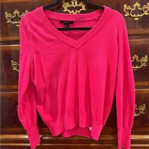 Forever 21 Women's V-Neck Pink Sweater